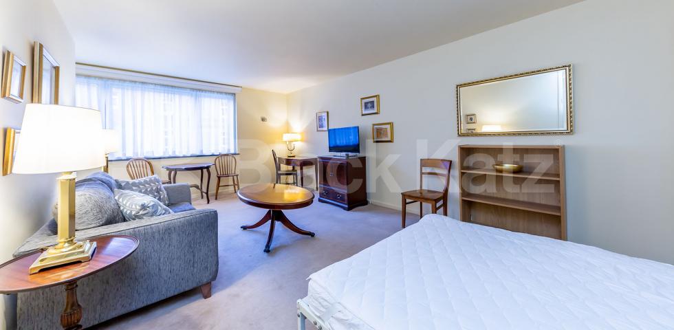 Fantastic studio loacted within a stones throw to Regents Park Cumberland Terrace Mews, Regents Park 